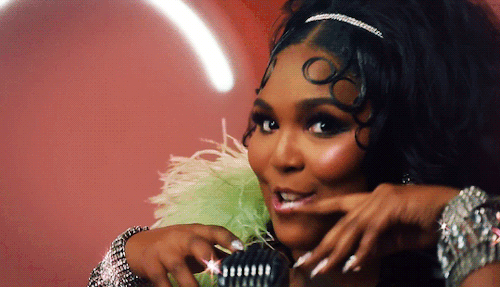 bit6:All of Lizzo’s iconic looks in JUICE!