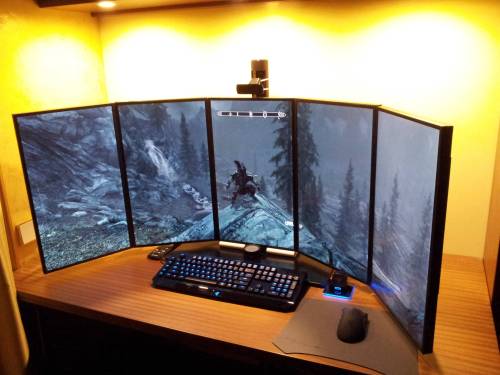 kawaiichuudesu:chrxghpc:Look at this badboy 5 monitor setup! See the rest of the album here tag your