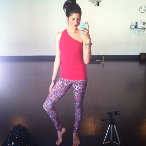 I finished filming a &ldquo;Yoga for Scoliosis&rdquo; mini-series in my @kiragraceyoga outfit and I 