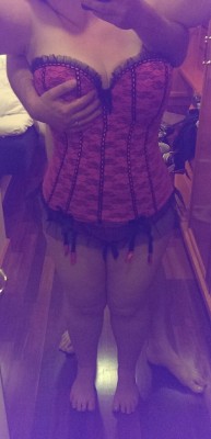 cholok13:  cholok13:  All dressed up and ready to cum.  This was a fun weekend!