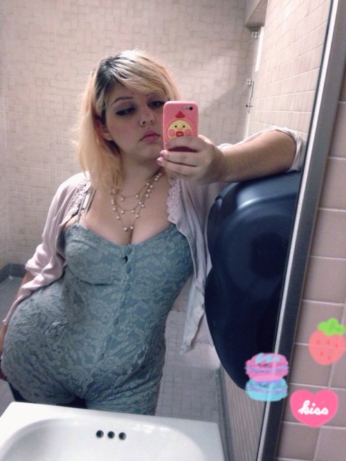 slayboybunny:  i look sooo curvy in this pic o__0 