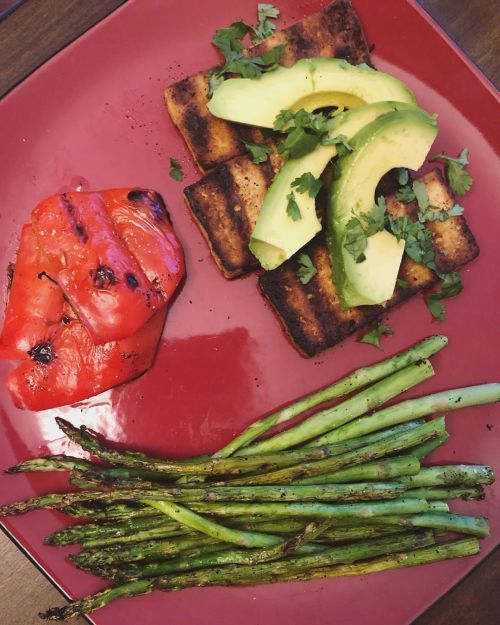 Grilled Chile tofu and asparagus and red bell pepper .. plus fresh avocado and cilantro. #cooking #m