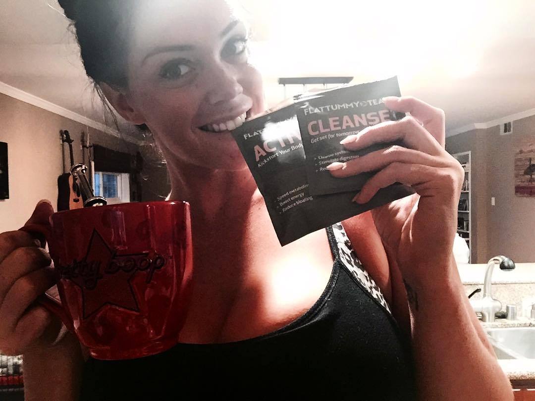 Relaxing from my vacation and getting back on track with my @flattummytea , it helps