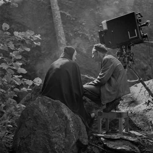 horrorcreepster: Behind the scenes on the set of The Seventh Seal (1957)