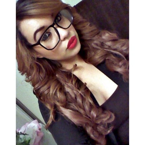 @perla209 #thedimesoninstagram #dimesontumblr #tdoifave #beautifulgirls #girlsinglasses #redlips