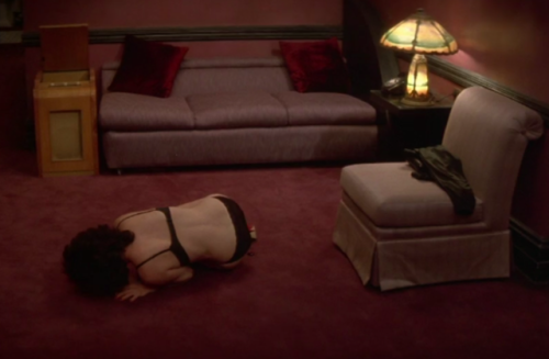 ltno43: BLUE VELVET Directed by David Lynch  -1986- USA
