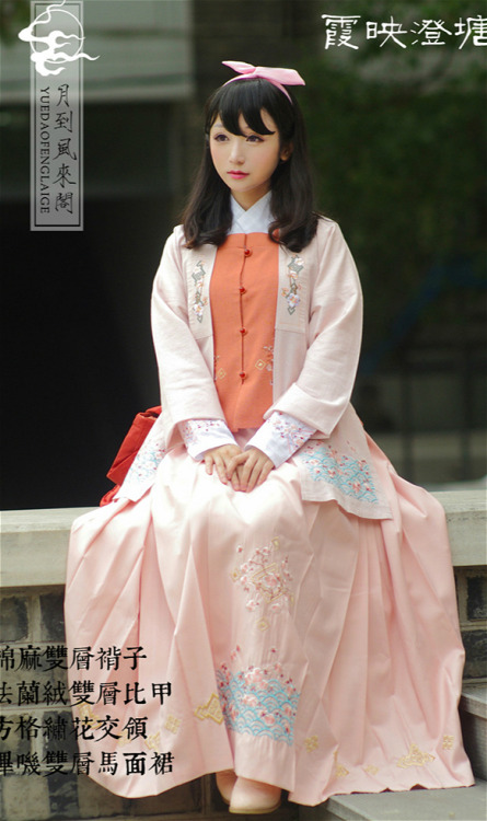 Chinese school uniform designs inspired by traditional chinese clothes hanfu and qipao via 月到风来阁. Se