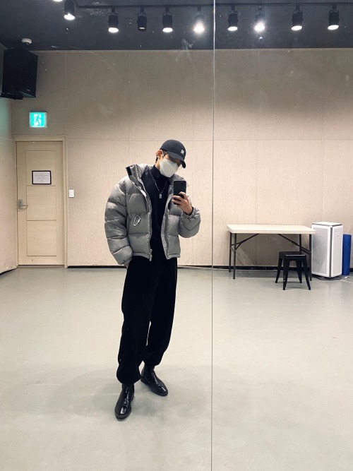 Wonwoo’s mirror selfies are a blessing