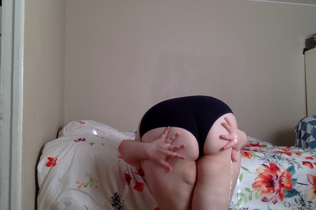 thegoodhausfrau:  Stress balls are overrated. Get yourself a fat girl.