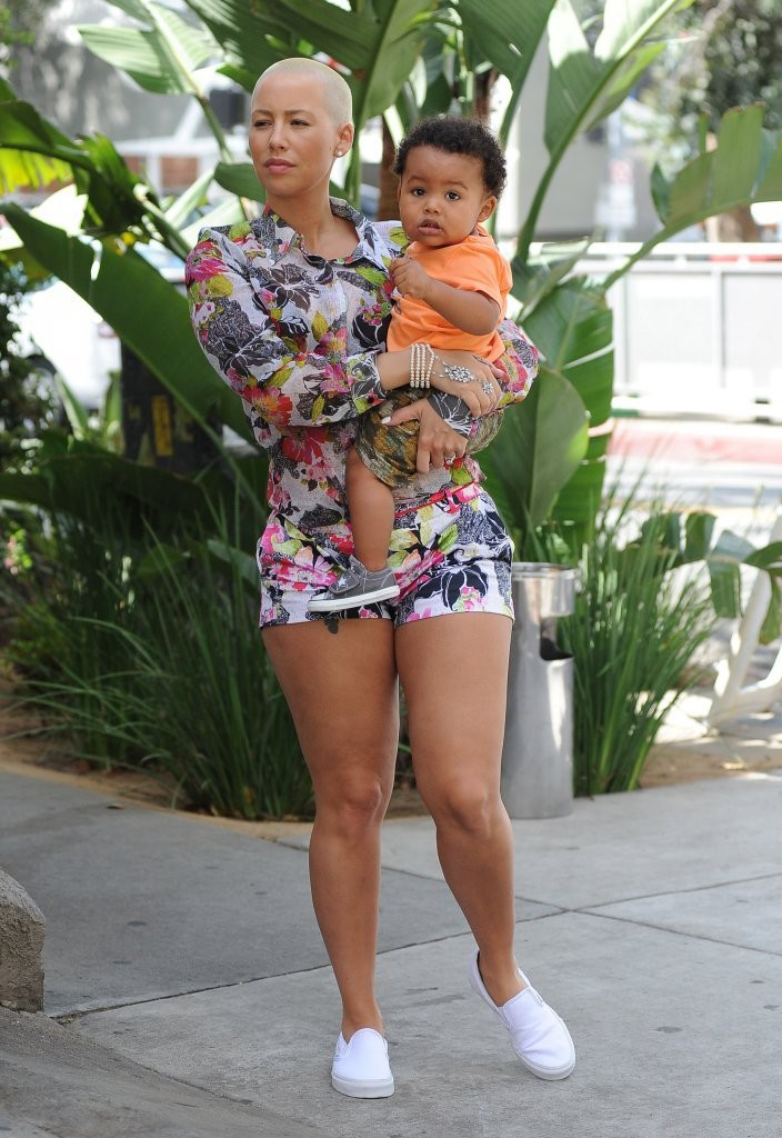 plumpprettypisces:  celebstarlets: 3/27/14 - Amber Rose with her son Sebastian in