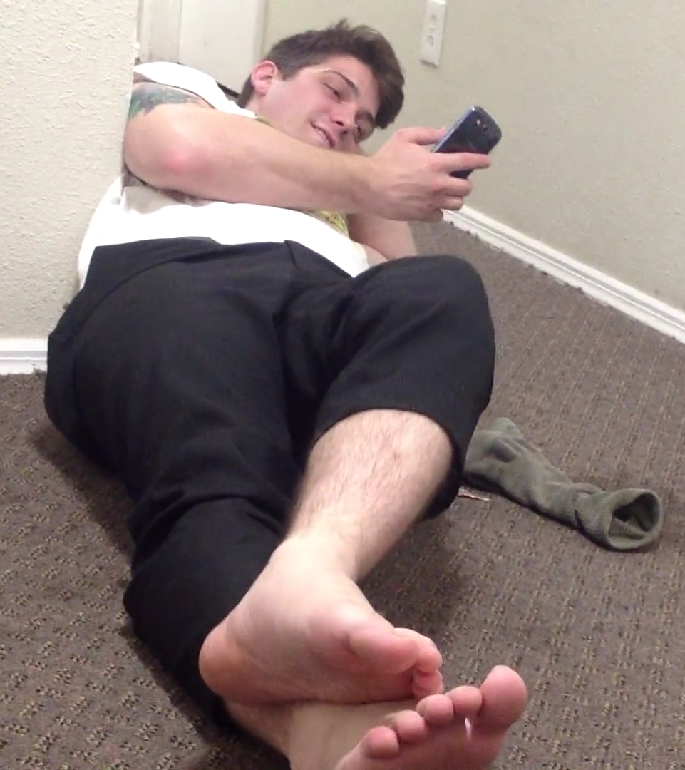 footlandia:  Cutie with hot feet!!! 😛👃🏼🍆💦💦