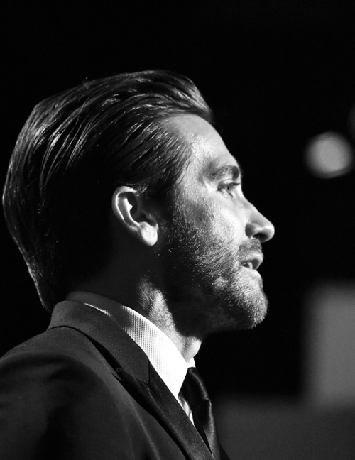 gyllenhaaldaily: Jake Gyllenhaal accepts the Hollywood Actor Award for ‘Stronger’ onstage during the