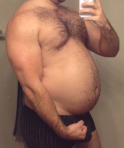 bigdudesarehot:  260ish pounds