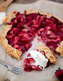 fullcravings:Fresh Strawberry Galetteand this is just pleasing