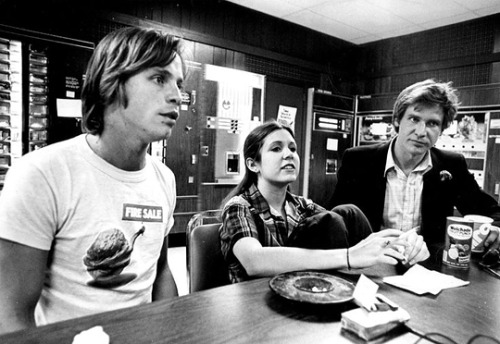 stevemcqueened:Mark Hamill, Carrie Fisher, and Harrison Ford in the break room, 1977