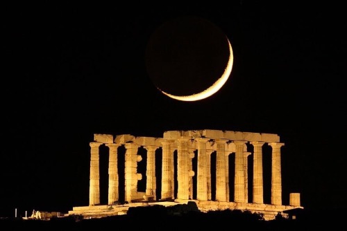 frenchmatte - the moon sets behind the temple of Poseidon at...