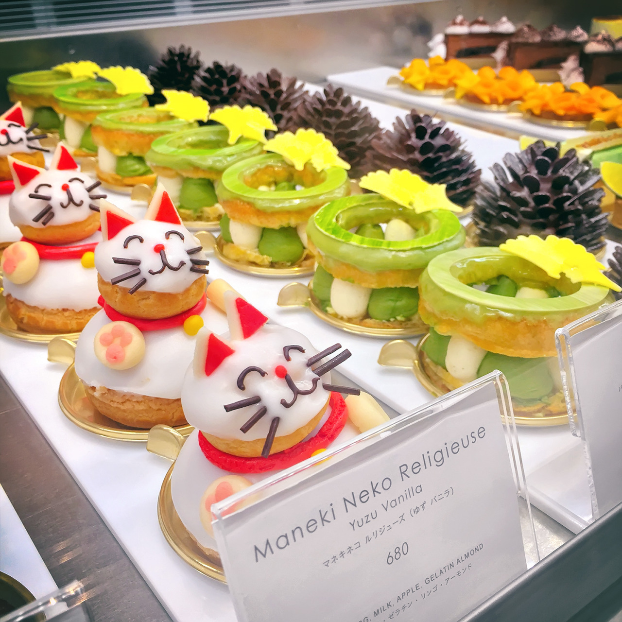 tokyo-fashion:  Cute Japanese lucky cat sweets at the new Dominique Ansel Bakery