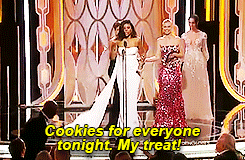 bussykween:  Taraji P. Henson Hands Out Cookies During Her Golden Globes Acceptance