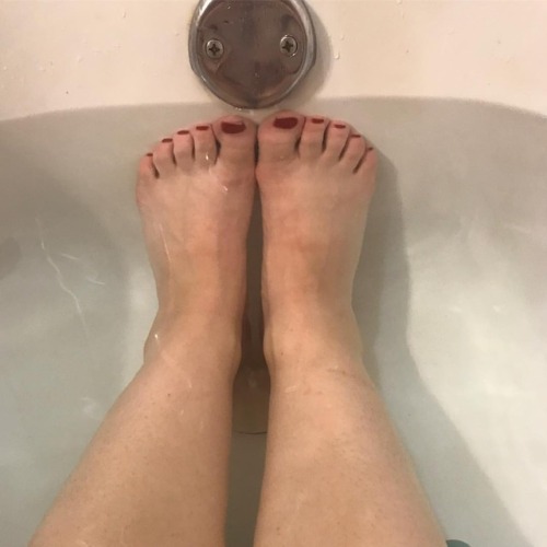 #daddysgirl #owned #princessandherking #cutefeet #cutetoes #footporn #footfetishnation #footfetishco