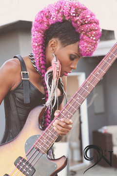 talesofthestarshipregeneration:  nik west, bassist and soloist 