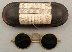 peashooter85:Chinese smokey quartz sunglasses, 12th century.