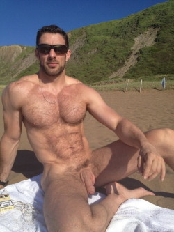 nakedguyselfies:  If you live in the sunshine coast region (QLD)   CLICK HERE! Or if you think he’s hot why not check out some other Hot Aussie guys featured on my favorite gay porn website!? You’ve got nothing to lose, so why not check it out by CLICKING