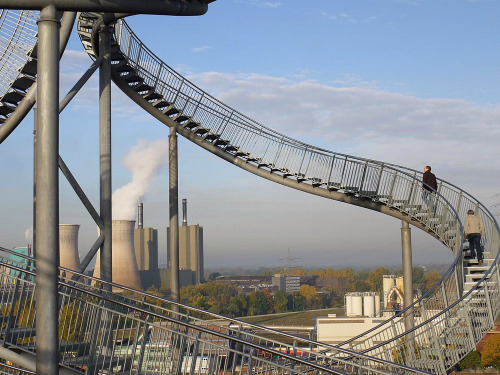 i-slept-with-the-devil:  ive-been-triggered-by-kankri:  likeafieldmouse:  Heike Mutter & Ulrich Genth - Tiger & Turtle (2011) - A walk-along “roller coaster”  HOW THE FUCK DO YOU DO THE LOOP-DE-LOOP DO YOU HAVE TO RUN AND DO YOUR BEST OR