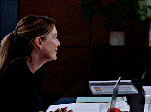 DR. MEREDITH GREY In Greys Anatomy Season 19.