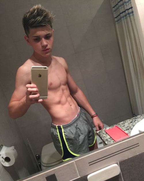 https://horniboisteenbois.tumblr.com/post/167950813395