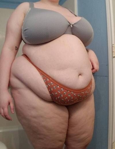 feedthebbws: My piggy has entered into new territory. She’s noticeably bigger this week. It’s been a