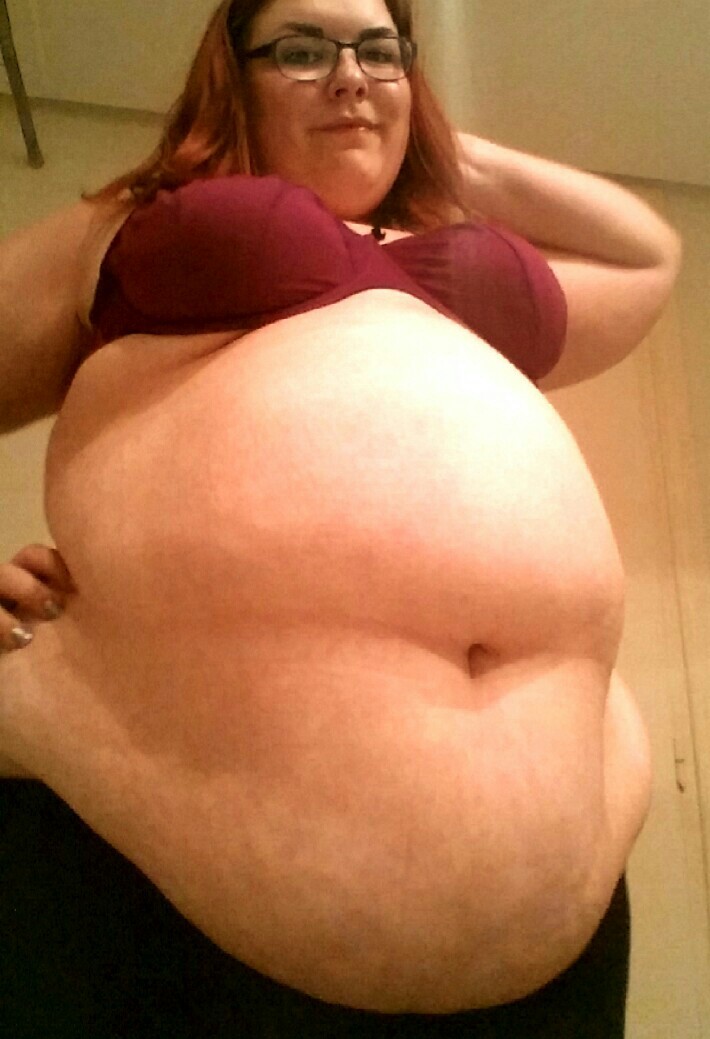 designerpastries:  So, it turns out I’m mainly just all belly these days.