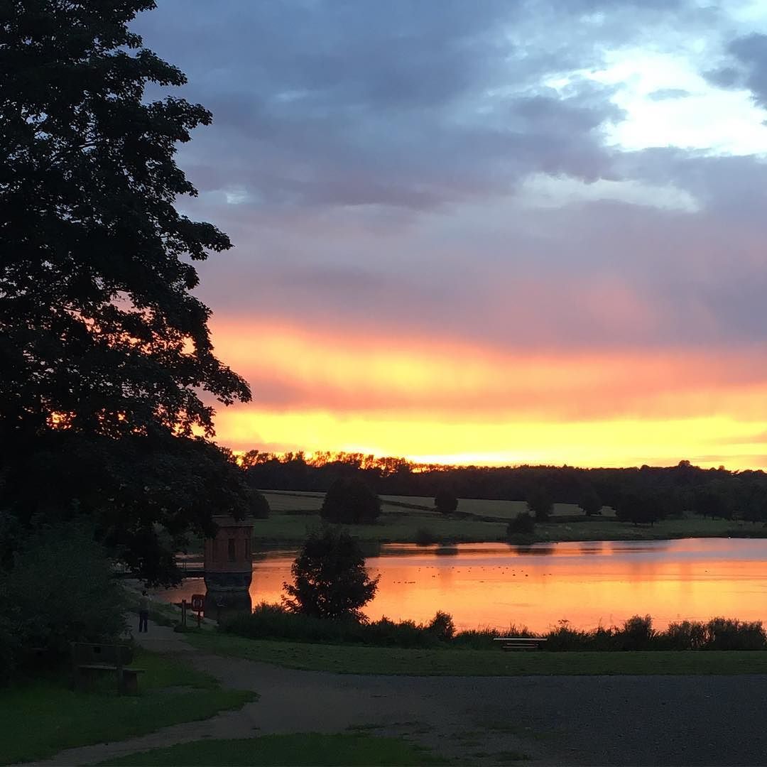 sprinkleofglitr:  #nofilter. Sunsets are just so beautiful I can’t help but feel