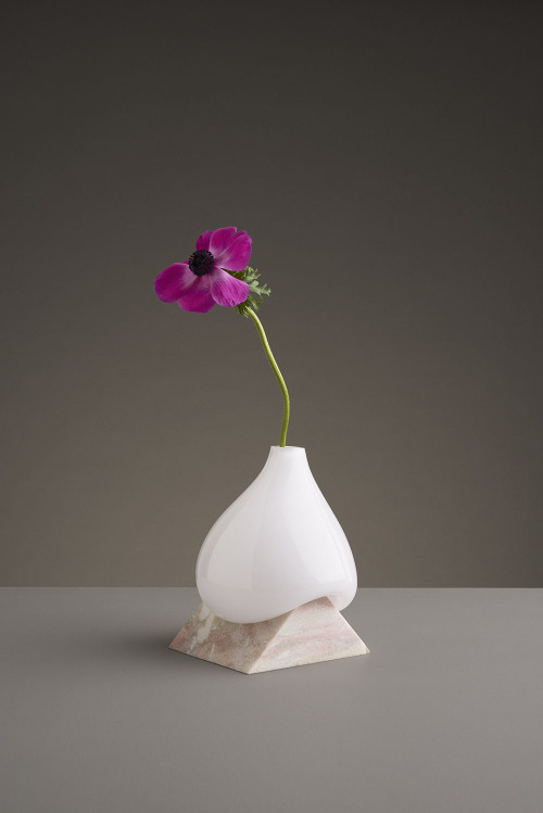 taktophoto:Misshapen Glass Vases by Studio E.O Appear to Melt Atop Angular Stone Platforms
