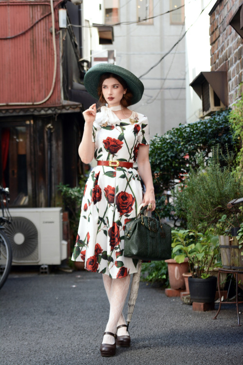 A walk in Jinbocho, October 2019 Christmas colours, but make it 31°C.