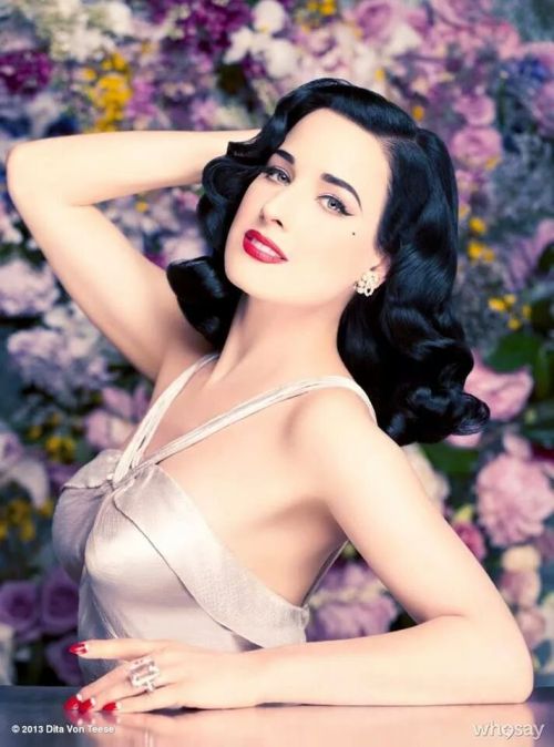 thevintage-ellie:  Dita Von Teese!  thevintage-ellie.tumblr.com   Mmm Dita how I love you so