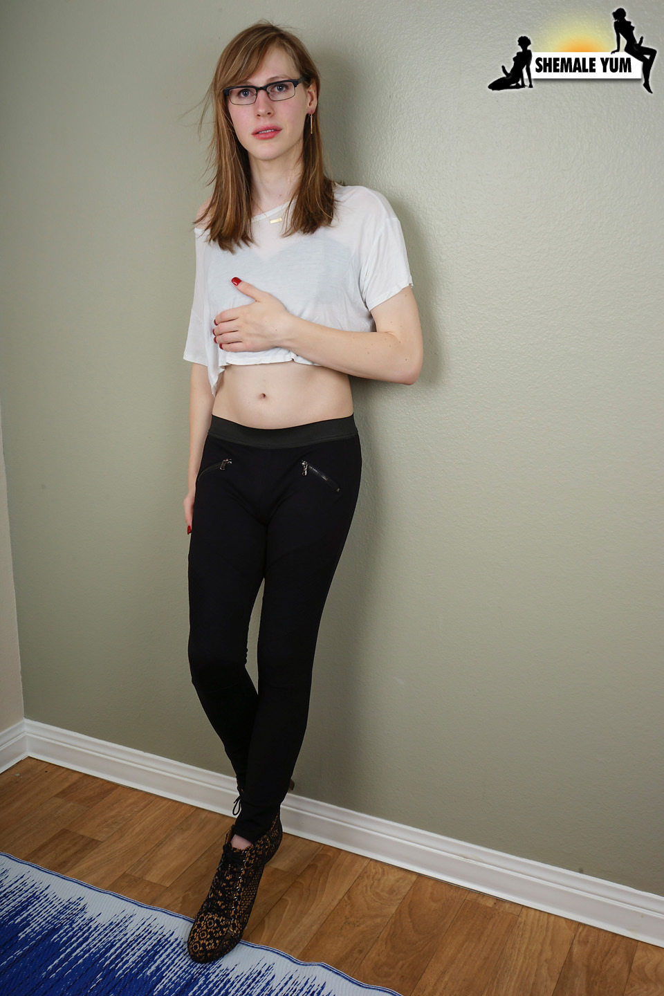 liannalawson:  My second set is out now on shemaleyum.com   notice: using an affiliate