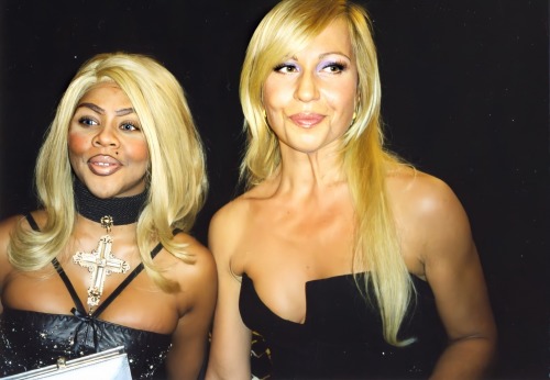 pixelpapi: rare: lil’ kim - versace fashion show (1998)