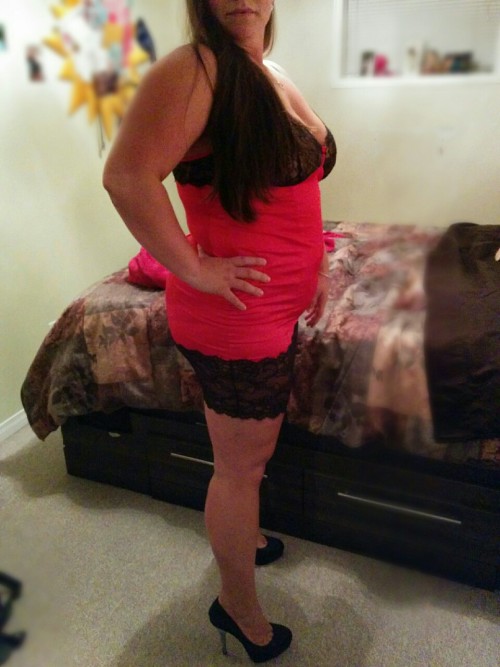 shake5585: rapchikandme: My sexy babes in red and black….reblog her…… ooo la la