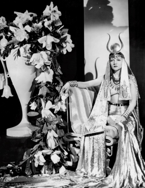summers-in-hollywood: Claudette Colbert in Cecil B. DeMille’s Cleopatra, 1934