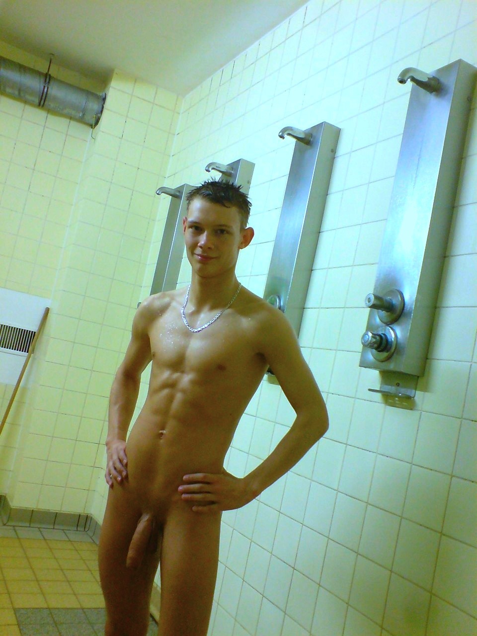 foreskinbln:  just-a-twink-again:     Good dick 