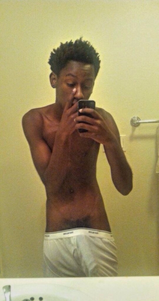 jupiterzcrown:st8hoodshit:  St8 nigga off Twitter ( dat dick tho)  Skinny niggaz