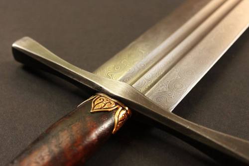 art-of-swords:Handmade Swords - Sword of the Seraphim SongMaker: David DelaGardelleThe sword of the 