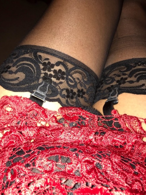 chrissylovesnylons:Black and red lace - gorgeous xx