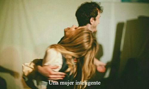 somospandaspordentroyporfuera:  -Una chica invisible.  