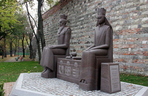 Statues of Saint Hedwig of Silesia and II and Wladislas by Dalia Matulaitė