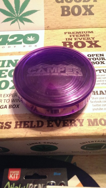 mydaddyslittlekittycat:  i-hate-the-beach:  stoners-boner:  Collapsible bong. :D   Oh my god  Daddy, we need this!