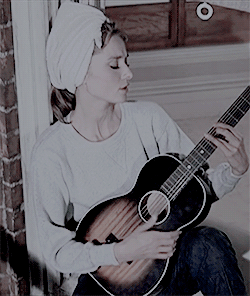 Holly Golightly’s Outfits In Breakfast At Tiffany’s (1961).