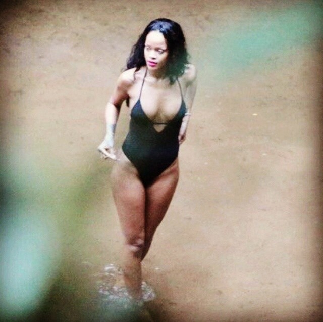 fameisunapologetic:  Rihanna Today. 