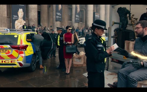 Après le Louvre, Wonder Woman (Gal Gadot) a poursuivi sa carrière muséale au British MuseumMuseum Sc