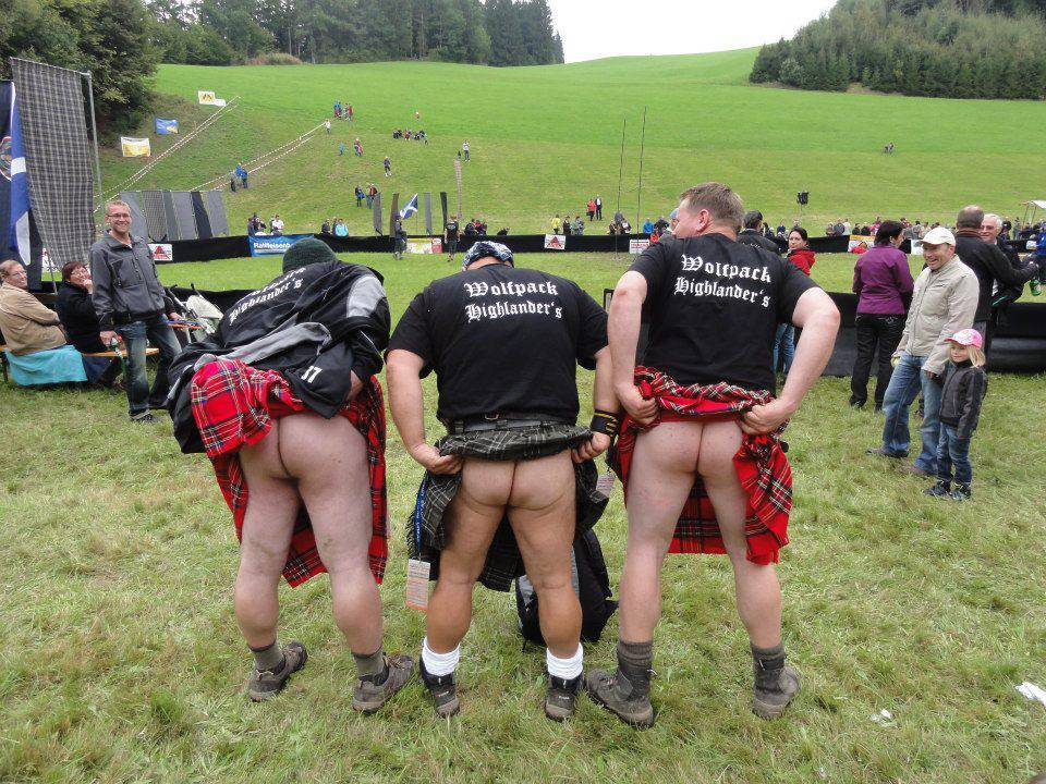 thicknhardto:  rightproperbear:  I love the Highland Games :)  Get hard without touching